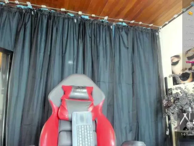 Live sex webcam photo for NicoleeGreen #277598233