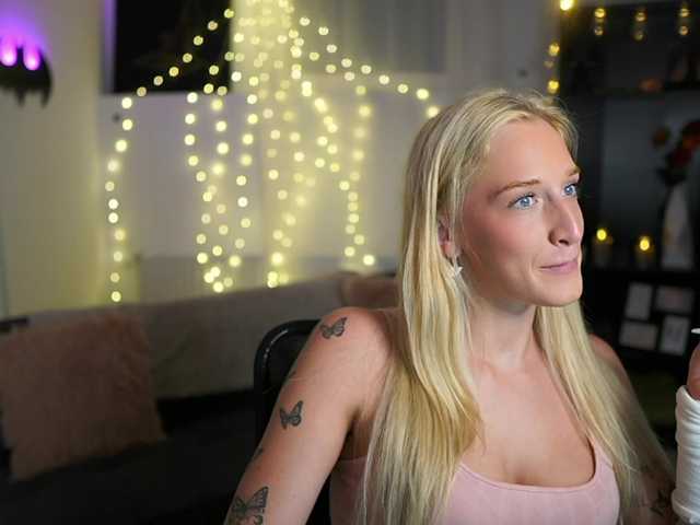 Live sex webcam photo for NicoletteShea01 #275692275