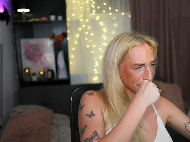 Live sex webcam photo for NicoletteShea01 #276131564