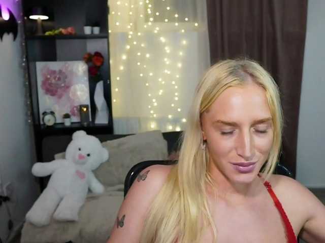 Live sex webcam photo for NicoletteShea01 #276635667