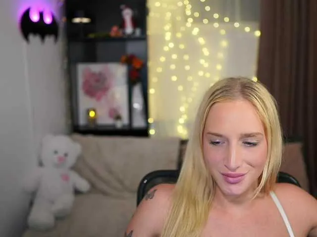 Live sex webcam photo for NicoletteShea01 #276810794