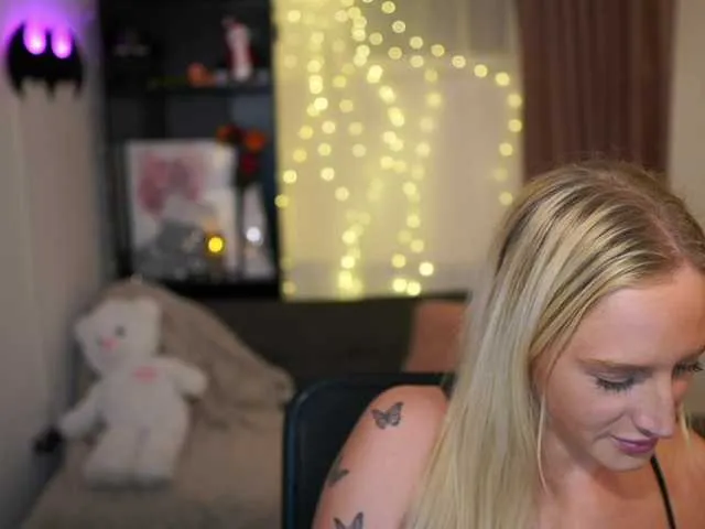 Live sex webcam photo for NicoletteShea01 #276893237