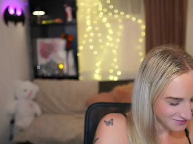 Live sex webcam photo for NicoletteShea01 #276941809