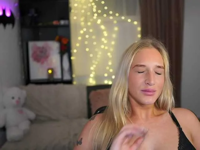 Live sex webcam photo for NicoletteShea01 #277065785