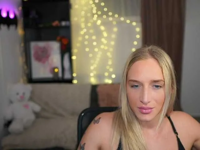 Live sex webcam photo for NicoletteShea01 #277180882