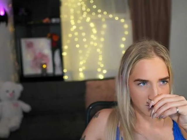 Live sex webcam photo for NicoletteShea01 #277207820