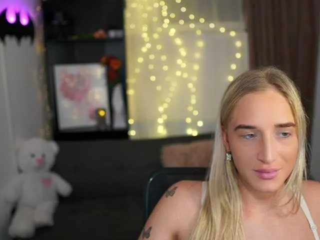 Live sex webcam photo for NicoletteShea01 #277218699