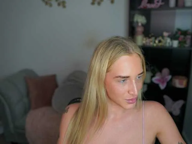 Live sex webcam photo for NicoletteShea01 #277830718