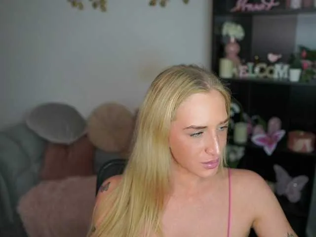 Live sex webcam photo for NicoletteShea01 #277896161