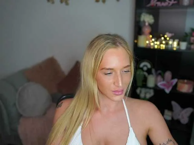 Live sex webcam photo for NicoletteShea01 #277993428