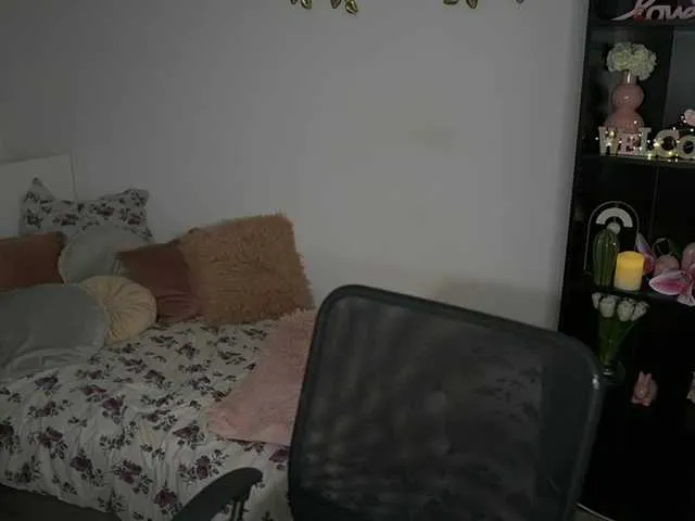 Live sex webcam photo for NicoletteShea01 #278259535