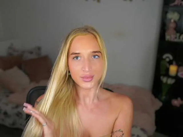 Live sex webcam photo for NicoletteShea01 #288587522