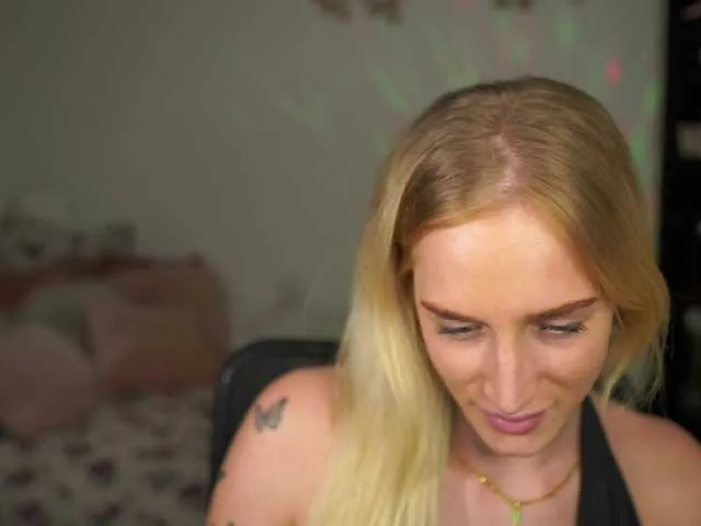 Live sex webcam photo for NicoletteShea01 #290268256