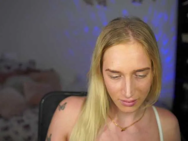 Live sex webcam photo for NicoletteShea01 #290280058