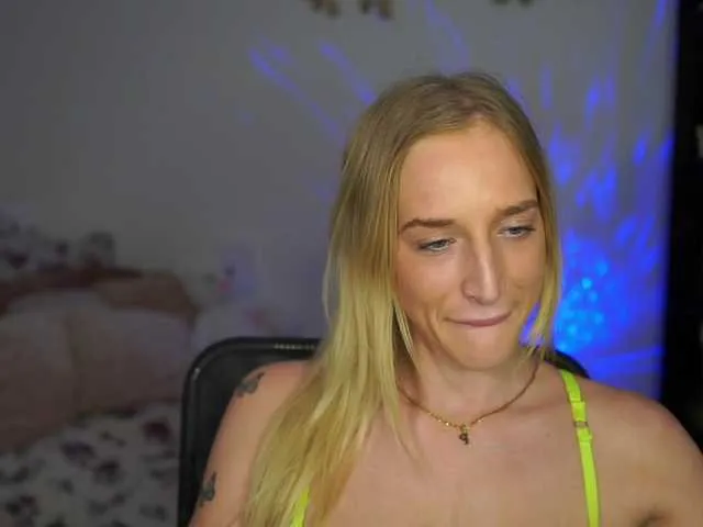 Live sex webcam photo for NicoletteShea01 #290307820