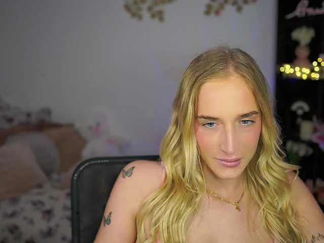 Live sex webcam photo for NicoletteShea01 #290388260