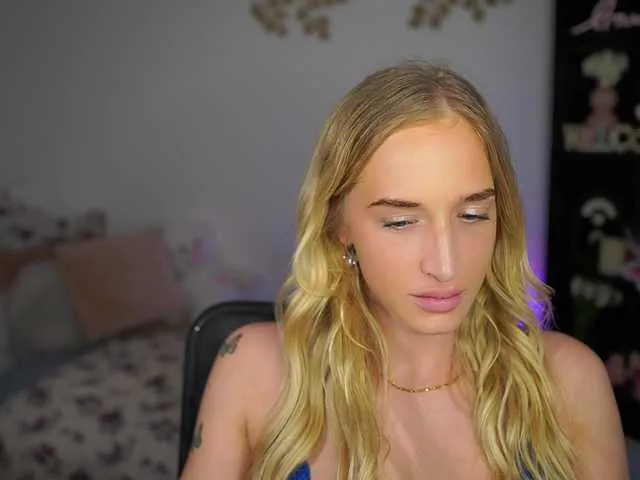 Live sex webcam photo for NicoletteShea01 #290394642