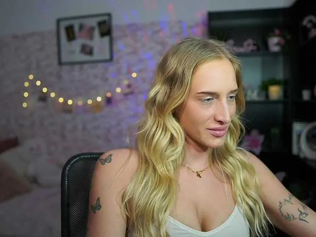 Live sex webcam photo for NicoletteShea01 #290514621