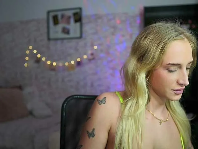 Live sex webcam photo for NicoletteShea01 #290555365