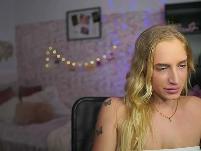 Live sex webcam photo for NicoletteShea01 #290576388