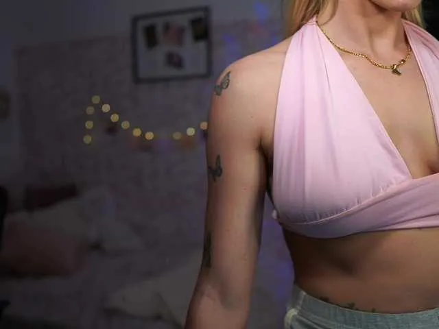 Live sex webcam photo for NicoletteShea01 #290608853