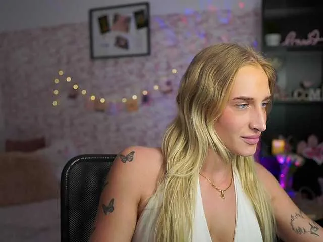 Live sex webcam photo for NicoletteShea01 #290623061