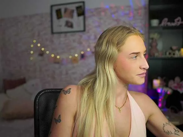 Live sex webcam photo for NicoletteShea01 #290628558