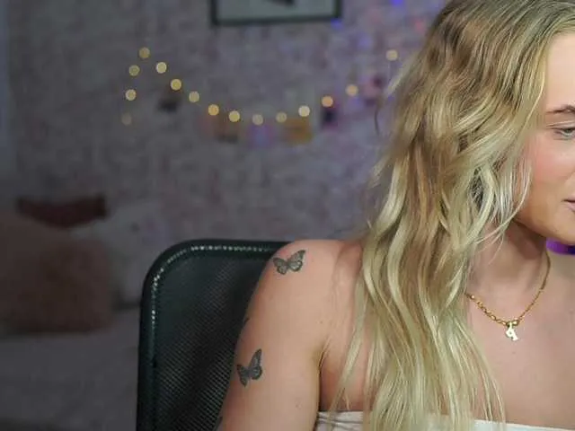 Live sex webcam photo for NicoletteShea01 #290643321