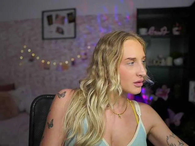 Live sex webcam photo for NicoletteShea01 #290670425