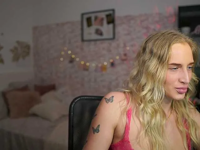 Live sex webcam photo for NicoletteShea01 #290704232