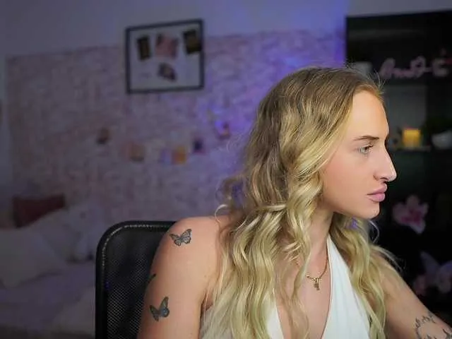 Live sex webcam photo for NicoletteShea01 #290723973