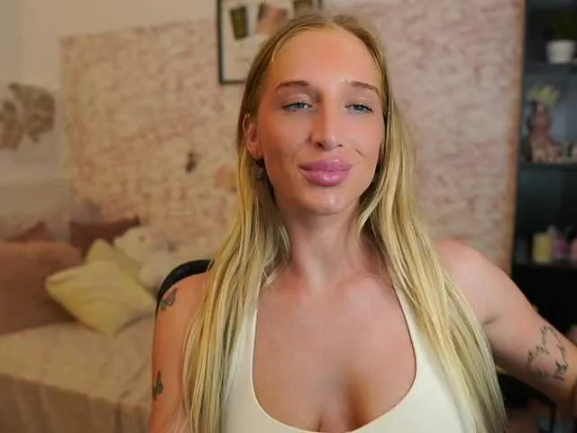 Live sex webcam photo for NicoletteShea01 #291292487