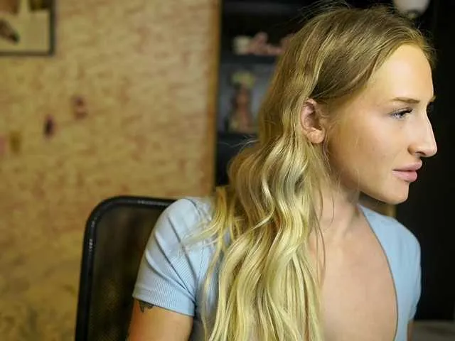 Live sex webcam photo for NicoletteShea01 #292103483