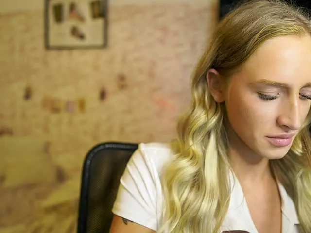 Live sex webcam photo for NicoletteShea01 #292156888