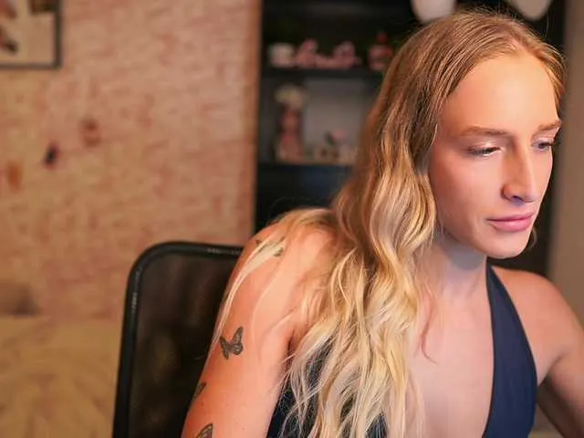 Live sex webcam photo for NicoletteShea01 #292275415