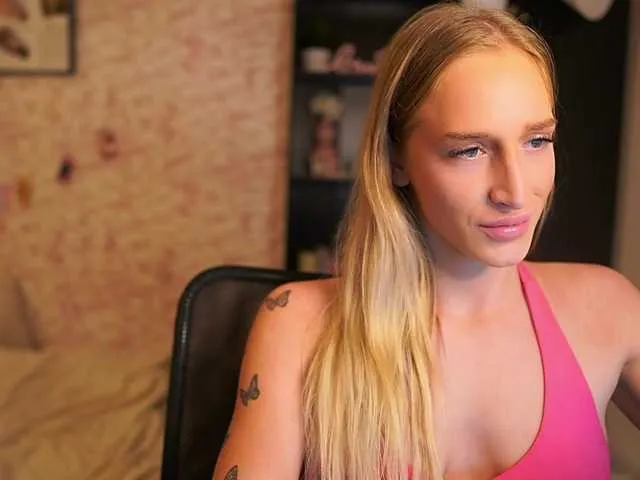 Live sex webcam photo for NicoletteShea01 #292294951