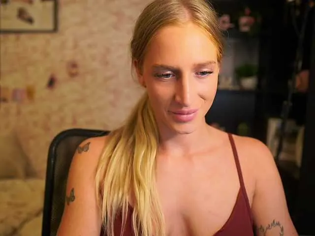 Live sex webcam photo for NicoletteShea01 #292329909