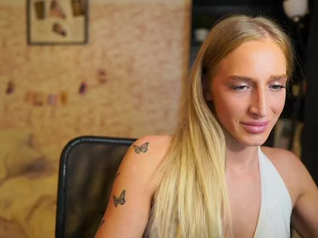 Live sex webcam photo for NicoletteShea01 #292378130