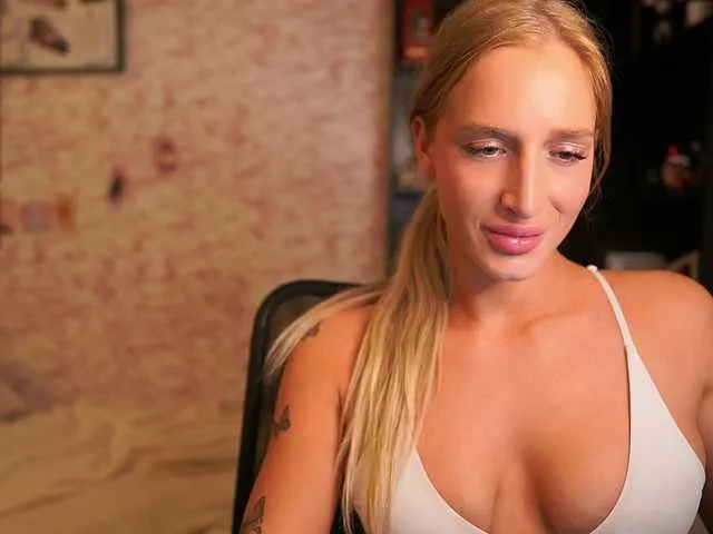 Live sex webcam photo for NicoletteShea01 #292567379