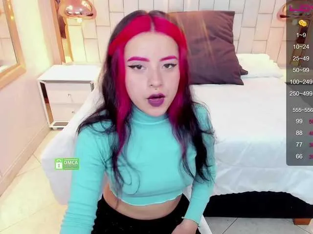 Live sex webcam photo for NicolleG-18 #273472857