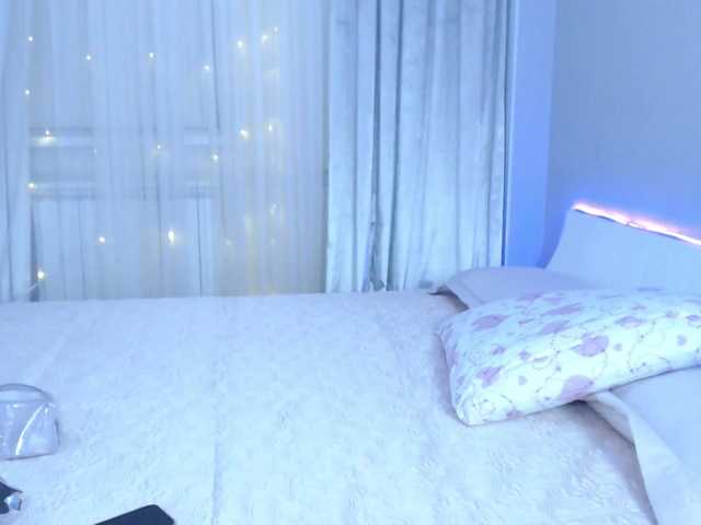 Live sex webcam photo for NielynLun #271791552