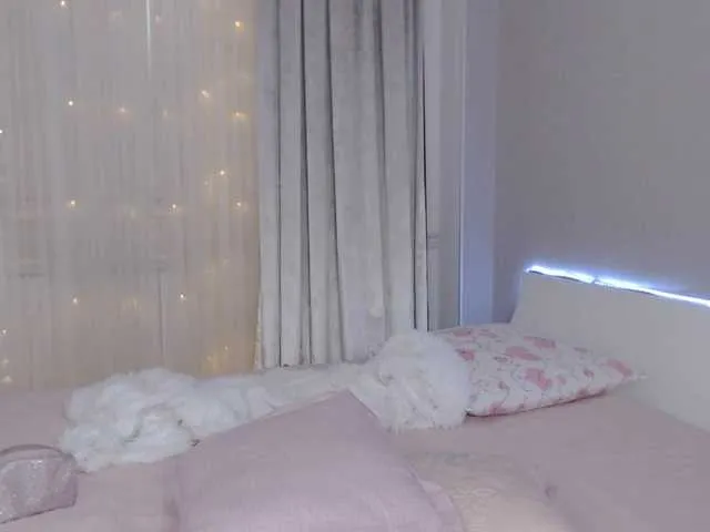 Live sex webcam photo for NielynLun #271863443