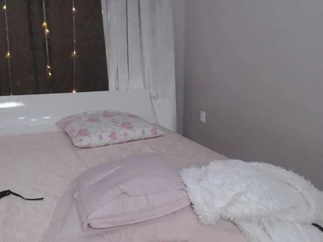 Live sex webcam photo for NielynLun #271880946