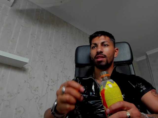 Live sex webcam photo for NigelBoyd #275541766