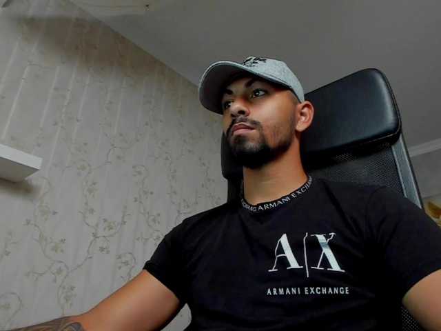 Live sex webcam photo for NigelBoyd #275565692