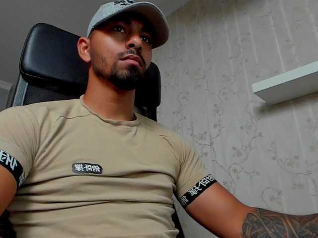 Live sex webcam photo for NigelBoyd #275653065