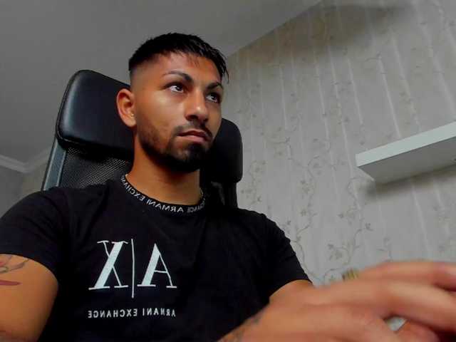 Live sex webcam photo for NigelBoyd #275704593