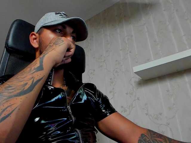 Live sex webcam photo for NigelBoyd #276054032