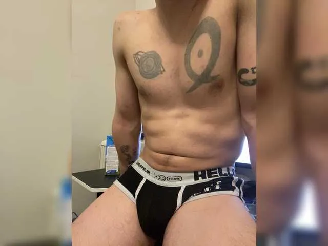 Live sex webcam photo for Night-Move1 #293049397