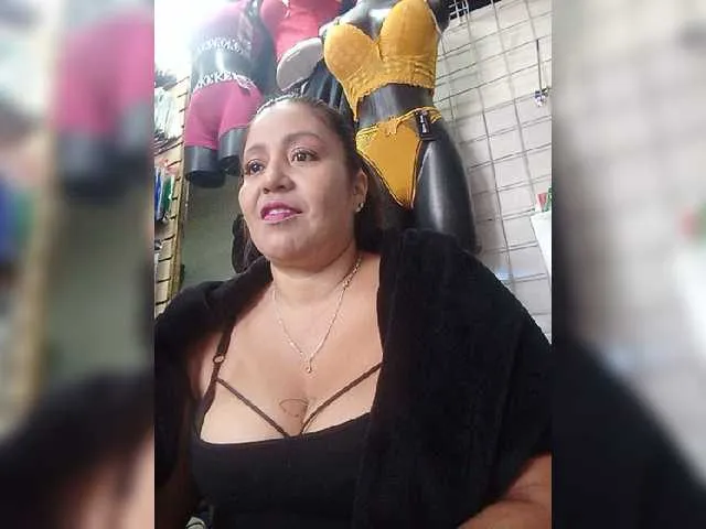 Live sex webcam photo for Niiccoll #275677494